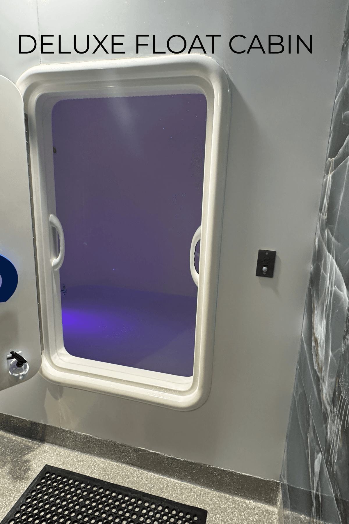 Deluxe Float Cabin